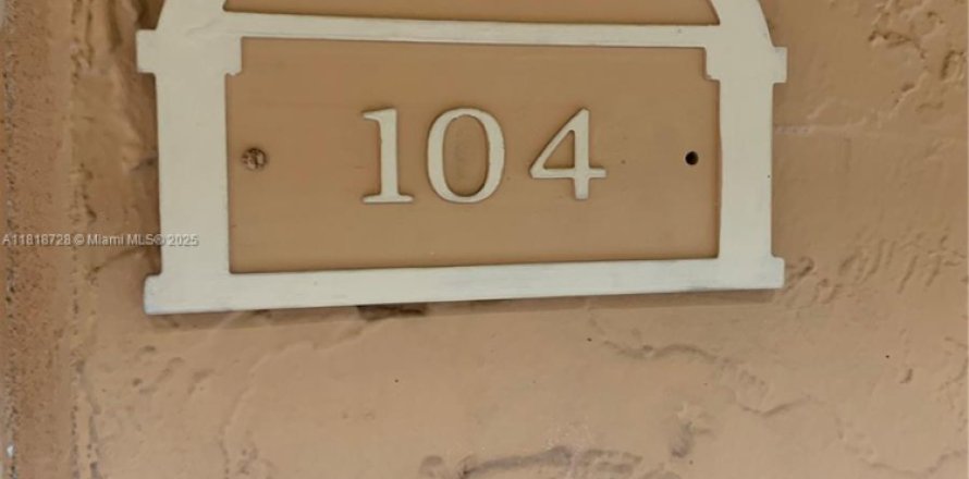 Кондоминиум с 2 спальнями в Хайалиа, Флорида № 1958460