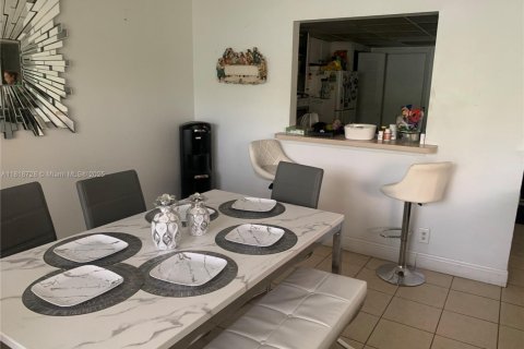 Купить кондоминиум в Хайалиа, Флорида 2 спальни, 135.45м2, № 1958460 - фото 4