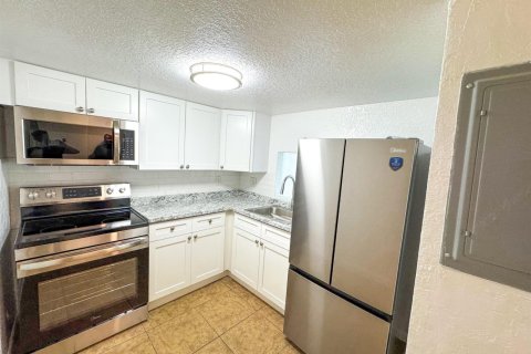 Appartement à louer à Pompano Beach, Floride: 2 chambres, 83.61 m2 № 2439161 - photo 7