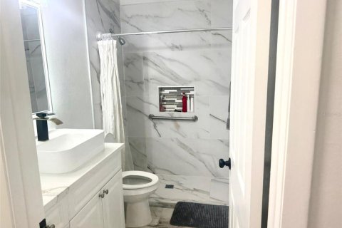 House in Tampa, Florida 3 bedrooms, 133.41 sq.m. № 1919267 - photo 17