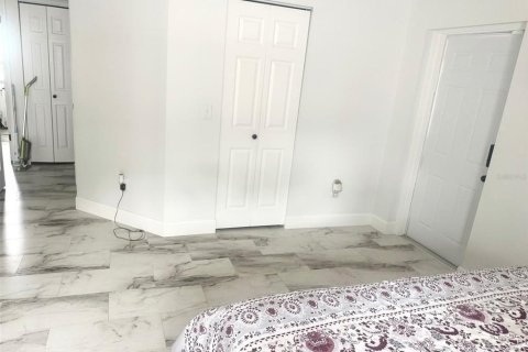 House in Tampa, Florida 3 bedrooms, 133.41 sq.m. № 1919267 - photo 16