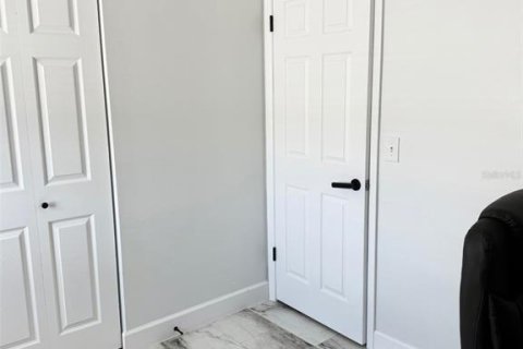 House in Tampa, Florida 3 bedrooms, 133.41 sq.m. № 1919267 - photo 25