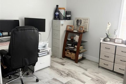 House in Tampa, Florida 3 bedrooms, 133.41 sq.m. № 1919267 - photo 24