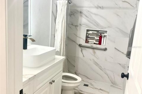 House in Tampa, Florida 3 bedrooms, 133.41 sq.m. № 1919267 - photo 12