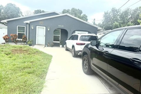 House in Tampa, Florida 3 bedrooms, 133.41 sq.m. № 1919267 - photo 1