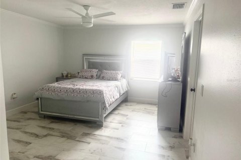 House in Tampa, Florida 3 bedrooms, 133.41 sq.m. № 1919267 - photo 15