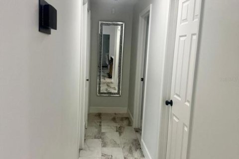 House in Tampa, Florida 3 bedrooms, 133.41 sq.m. № 1919267 - photo 7