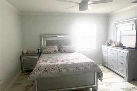 House in Tampa, Florida 3 bedrooms, 133.41 sq.m. № 1919267 - photo 20