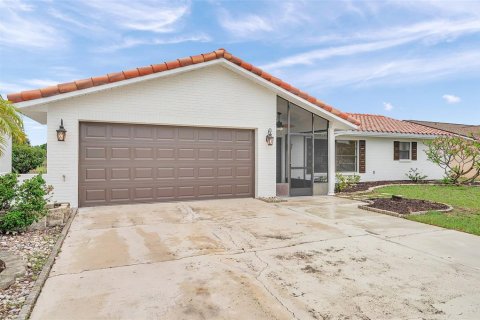 House in Apollo Beach, Florida 4 bedrooms, 179.3 sq.m. № 1785151 - photo 3