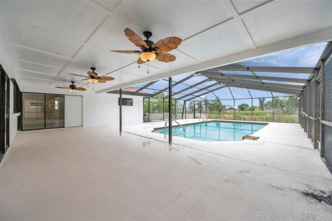 House in Apollo Beach, Florida 4 bedrooms, 179.3 sq.m. № 1785151 - photo 7