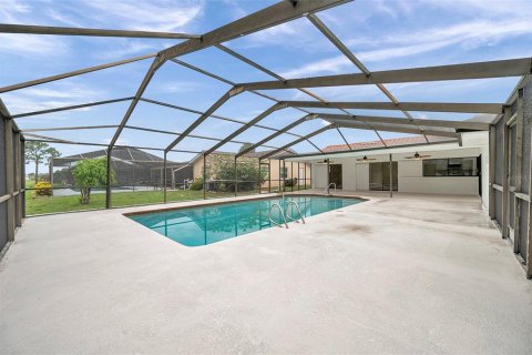 House in Apollo Beach, Florida 4 bedrooms, 179.3 sq.m. № 1785151 - photo 8