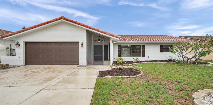 House in Apollo Beach, Florida 4 bedrooms, 179.3 sq.m. № 1785151