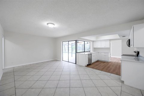 House in Apollo Beach, Florida 4 bedrooms, 179.3 sq.m. № 1785151 - photo 23