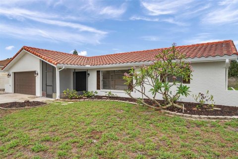 House in Apollo Beach, Florida 4 bedrooms, 179.3 sq.m. № 1785151 - photo 2