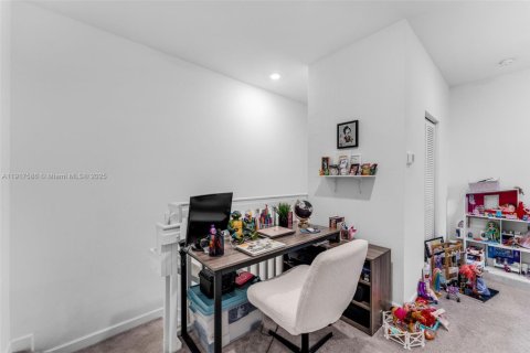 Casa en venta en Homestead, Florida, 3 dormitorios, 164.62 m2 № 1973616 - foto 13