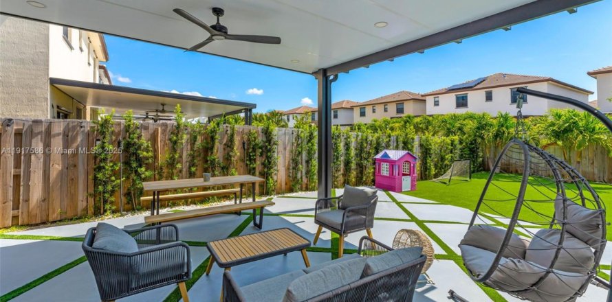 Casa en Homestead, Florida 3 dormitorios, 164.62 m2 № 1973616