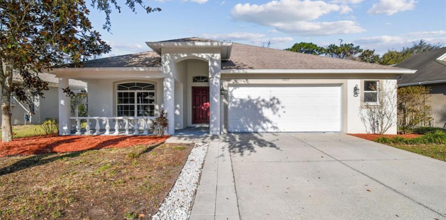 Casa en Land O' Lakes, Florida 4 dormitorios, 193.33 m2 № 1882943