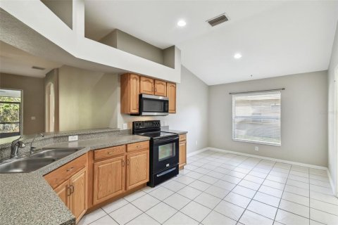House in Land O' Lakes, Florida 4 bedrooms, 193.33 sq.m. № 1882943 - photo 11