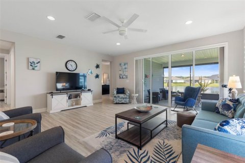 House in Palm Coast, Florida 3 bedrooms, 205.87 sq.m. № 1784572 - photo 6