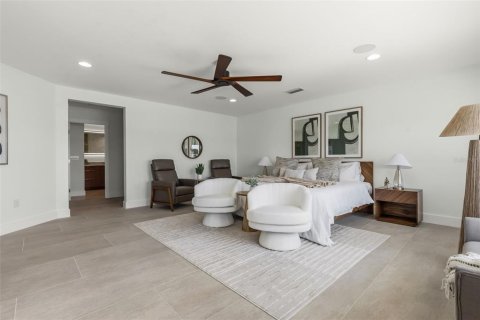 House in Largo, Florida 4 bedrooms, 324.14 sq.m. № 2225321 - photo 23
