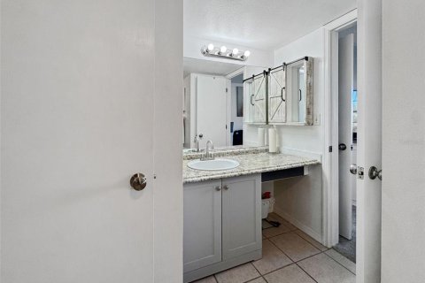 Condominio en venta en Saint Petersburg, Florida, 1 dormitorio, 63.17 m2 № 1915203 - foto 25