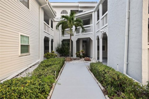 Condominio en venta en Saint Petersburg, Florida, 1 dormitorio, 63.17 m2 № 1915203 - foto 2