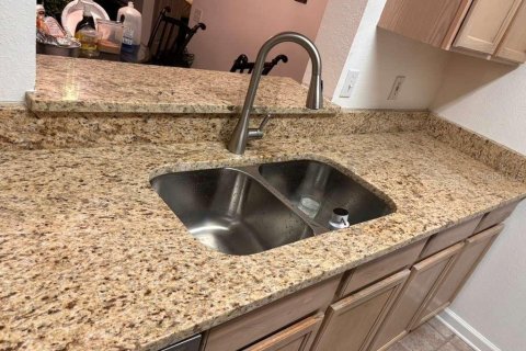 Condo in Orlando, Florida, 3 bedrooms № 2123000 - photo 2
