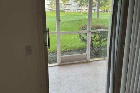 Condo in Orlando, Florida, 3 bedrooms № 2123000 - photo 10