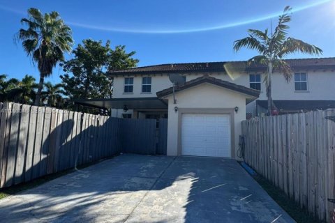 Townhouse in Homestead, Florida 4 bedrooms, 155.52 sq.m. № 2057043 - photo 2