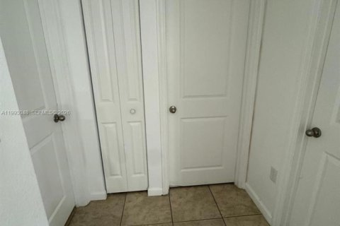 Townhouse in Homestead, Florida 4 bedrooms, 155.52 sq.m. № 2057043 - photo 7