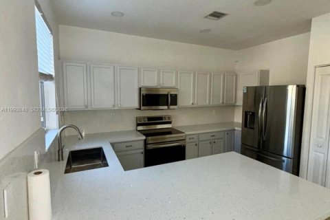 Townhouse in Homestead, Florida 4 bedrooms, 155.52 sq.m. № 2057043 - photo 22