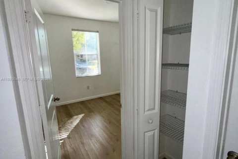 Townhouse in Homestead, Florida 4 bedrooms, 155.52 sq.m. № 2057043 - photo 19