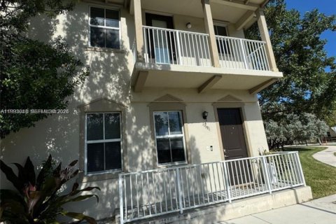 Townhouse in Homestead, Florida 4 bedrooms, 155.52 sq.m. № 2057043