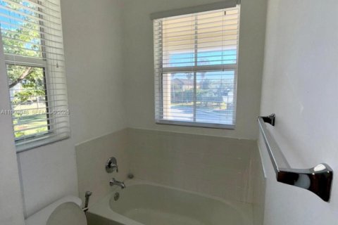 Townhouse in Homestead, Florida 4 bedrooms, 155.52 sq.m. № 2057043 - photo 28