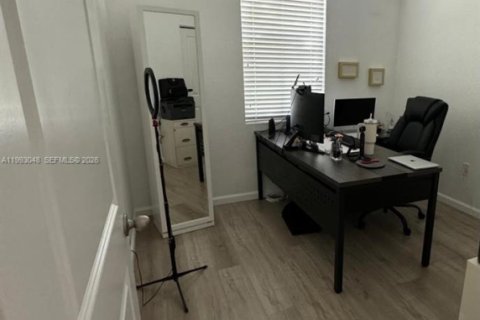 Townhouse in Homestead, Florida 4 bedrooms, 155.52 sq.m. № 2057043 - photo 9