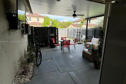 Townhouse in Homestead, Florida 4 bedrooms, 155.52 sq.m. № 2057043 - photo 5