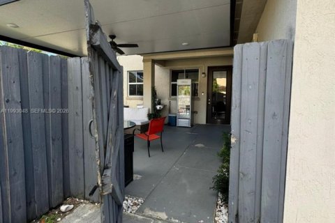 Townhouse in Homestead, Florida 4 bedrooms, 155.52 sq.m. № 2057043 - photo 4