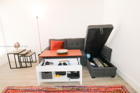 Apartamento en alquiler en Miami, Florida, 1 dormitorio, 47.1 m2 № 1968791 - foto 7