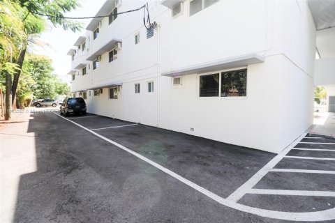 Apartamento en alquiler en Miami, Florida, 1 dormitorio, 47.1 m2 № 1968791 - foto 17