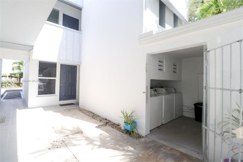 Apartamento en alquiler en Miami, Florida, 1 dormitorio, 47.1 m2 № 1968791 - foto 15