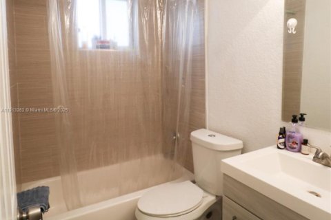 Apartamento en alquiler en Miami, Florida, 1 dormitorio, 47.1 m2 № 1968791 - foto 12