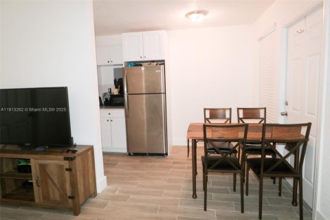 Apartamento en alquiler en Miami, Florida, 1 dormitorio, 47.1 m2 № 1968791 - foto 4