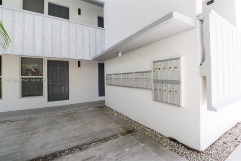 Apartamento en alquiler en Miami, Florida, 1 dormitorio, 47.1 m2 № 1968791 - foto 16