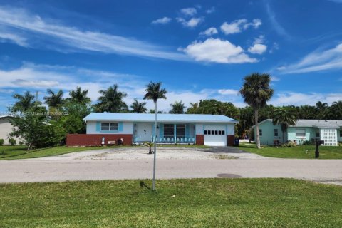 Casa en venta en Fort Myers, Florida, 3 dormitorios, 134.99 m2 № 1864110 - foto 2