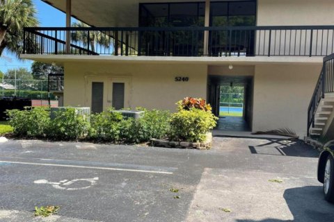 Condominio en alquiler en Boca Raton, Florida, 2 dormitorios, 122.26 m2 № 1061393 - foto 1