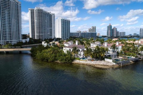 Casa en venta en Aventura, Florida, 5 dormitorios, 605.91 m2 № 1477502 - foto 1