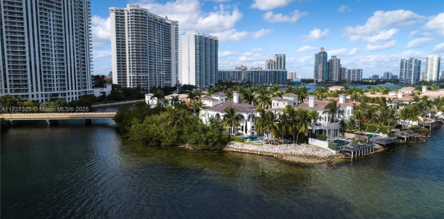 Casa en Aventura, Florida 5 dormitorios, 605.91 m2 № 1477502