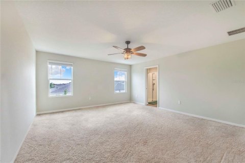 House in Haines City, Florida 5 bedrooms, 272.48 sq.m. № 2092491 - photo 19