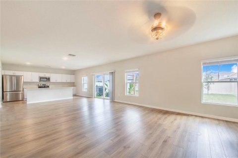 House in Haines City, Florida 5 bedrooms, 272.48 sq.m. № 2092491 - photo 7