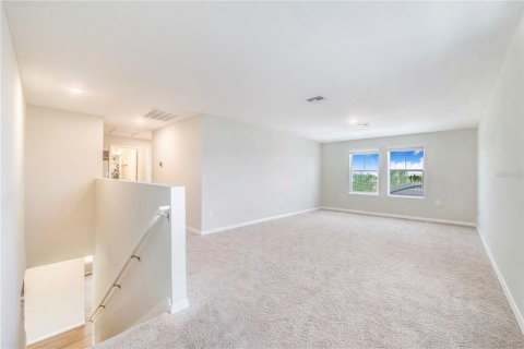 House in Haines City, Florida 5 bedrooms, 272.48 sq.m. № 2092491 - photo 18